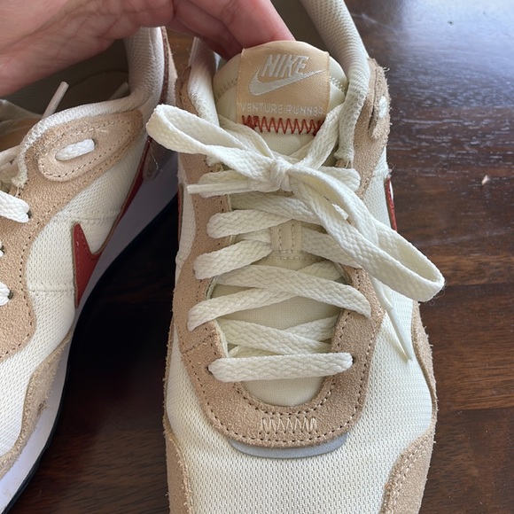 NIKE- RETRO “VENTURE RUNNER” SNEAKER - Picture 2 of 4